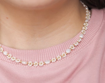 NILO | Daisy Necklace | Daisy Trend | stainless steel | with freshwater pearls | handmade | gold white beige cream