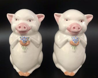 Vietri Italy Pig Salt Pepper Shakers 5&quot; Tall White Ceramic Hand Painted Figurine