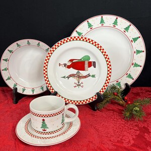 Vintage Debbie Mumm&#39;s &quot;Magic of Santa&quot; by Sakura - 5 Piece Place Setting - Dinner, Dessert, Cup/Saucer and Bowl - Holiday Tableware