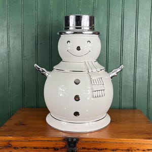 Vintage Slatkin & Co. Schneemann-Keksdose mit silbernem Akzent - weiße Keramik Feiertags-Küchendekor, Weihnachtsleckerli-Glas