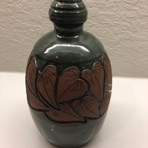 Home accents decorSigned studio pottery jar with lid vintage glazed