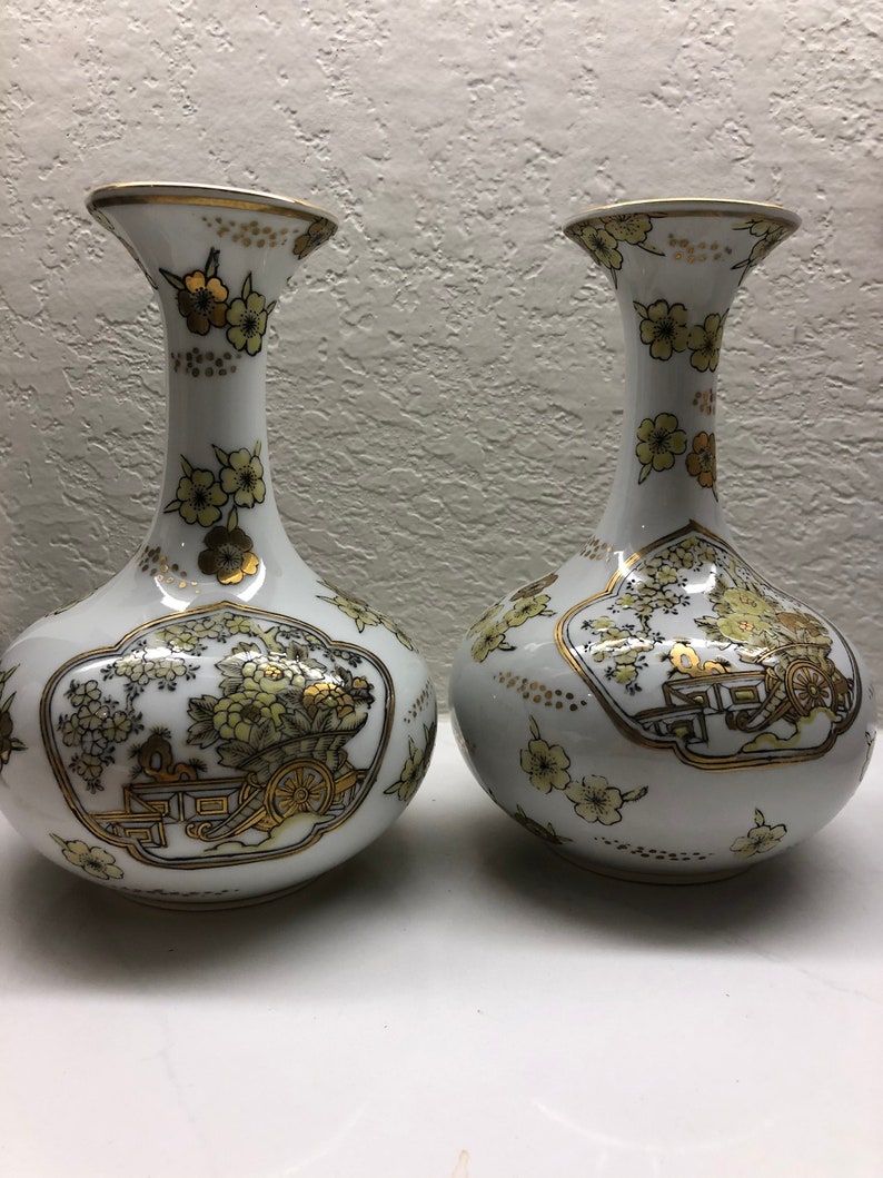 VINTAGE 1960s GOLD IMARI hand painted vase 8.5 Pair