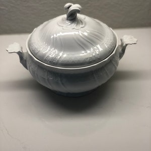 Hutschenreuther Selb Bavaria COVERED SOUP TUREEN Vintage White Germany
