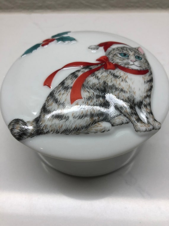 Vtg CAMERON JAPAN Signed Porcelain TRINKET  Box  C