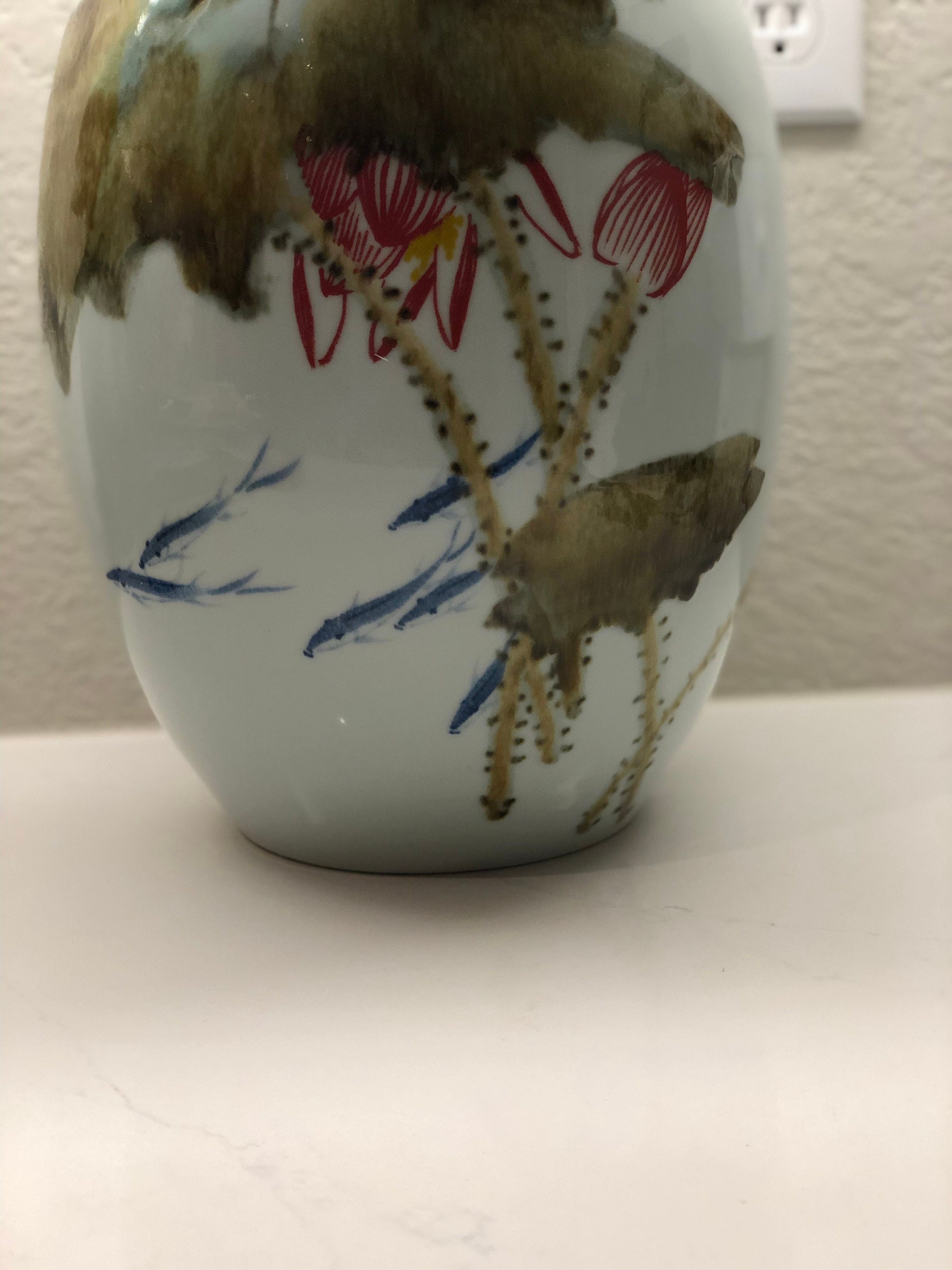 青磁　魚持ち手の花瓶 大きな青磁のアジアの手描きの花瓶、サイン入り、魚、赤、緑 - Etsy 日本