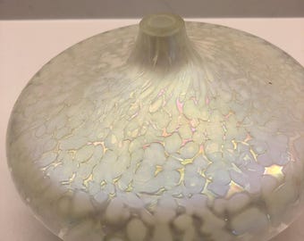 Mount St. Helens Ash Art Glass Weiß Öl Lampen / Knospen Basis von Glass Eye Studio