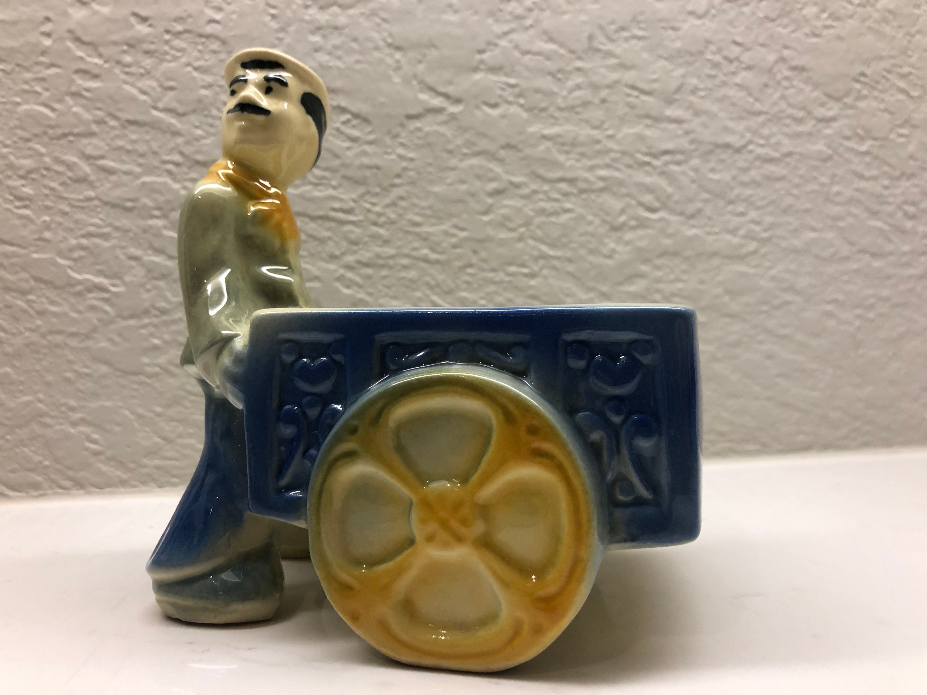 Shawnee USA 621 'Tony The Peddler' planter