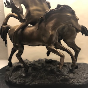 Signed Bronze Horses Statue Figurine Bronze Sculpture Home Office Decoration On marble stand