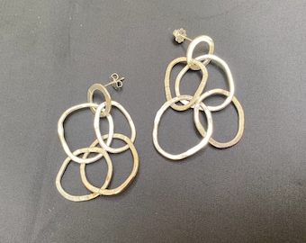 Sterling Silver Dangling Earrings - Hammered Interlocking Circles - hand crafted