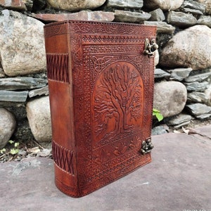 BAUM DES LEBENS Handgefertigtes Ledernotizbuch, handgefertigtes Blankopapier Leder Grimoire, beste Geschenke für Vater- & Muttertag Neues Geschenk Große 600 Seiten