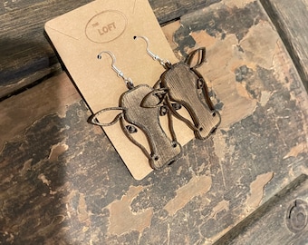 Koeienkop boerderijmeisje lasergegraveerde houten oorbellen - Grillig en leuk!