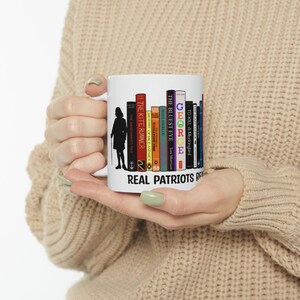 Echte Patrioten lesen verbotene Bücher Becher, verbotene Bücher, Buch-Liebhaber, patriotisch, verbotene Buchschale, Bibliothekar-Becher, Bücherwurm, Buch-Liebhaber, Lehrer Geschenk