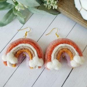 Boucles d&#39;oreilles arc-en-ciel en feutre, boucles d&#39;oreilles tendance bohèmes arc-en-ciel