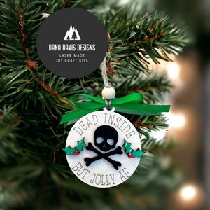 morto por dentro, mas alegre enfeite de Natal engraçado para adultos arquivo SVG laser PONTUAÇÃO