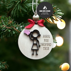 lustige Weihnachtsverzierung für Erwachsene SVG Laserdatei SCORE