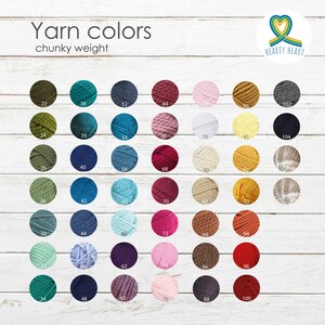 Puede incluir: Una carta de colores que muestra varias muestras de hilo grueso en c&iacute;rculos, cada una etiquetada con un n&uacute;mero. El texto dice Yarn colors, chunky weight y Hearty Heart. Los colores incluyen tonos de verde, azul, rosa, rojo y marr&oacute;n.