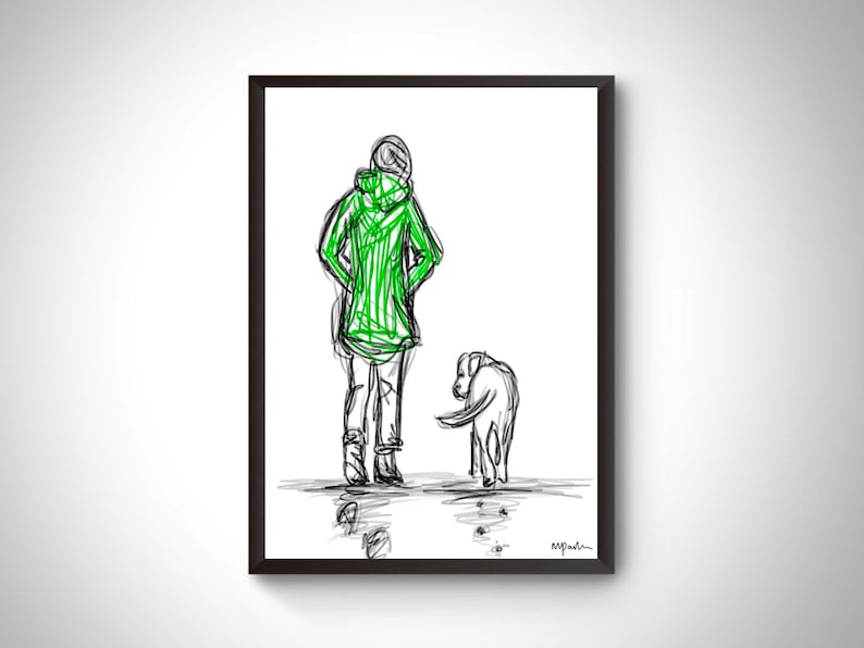 Op de afbeelding: Zwartgelijste kunstdruk met een schets van een persoon in een groene jas en een hond. De persoon staat met de rug naar de kijker, handen achter de rug. De hond kijkt terug. Het kunstwerk staat op een witte achtergrond.