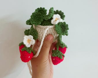 Pianta di fragole appesa all'uncinetto fatta a mano, decorazione a forma di vite di fragole con fiori, decorazione per la stanza in stile cottage, regalo per gli amanti delle piante, regali di Natale