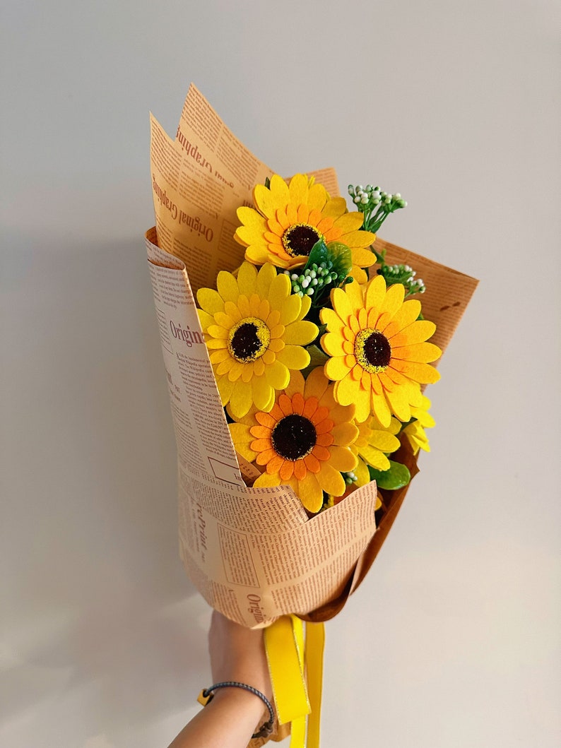 Handmade felt sunflowers bouquet Big Felt Sunflowers bouquet, Felt flowers bouquet, Sunflowers, birthday gift, mother's day gift image 3