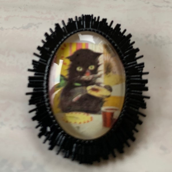 Cat eating jam and bread brooch, vintage look cat brooch, cat and food brooch, cat pin, sweet cat brooch, cat jewelry