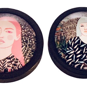 woman brooch, 2 strong women pins, cool, hip brooch, woman jewelry, artsy jewelry,artsy brooch