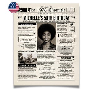 Puede incluir: Una impresión de estilo vintage que celebra el 50 cumpleaños de Michelle en 1976, con un retrato, titulares de noticias y datos económicos. Incluye la bandera estadounidense y detalles sobre los eventos del año.