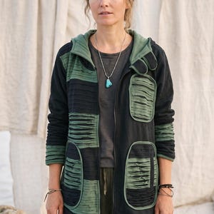 Dames katoenen patchworkjas | Zwart-groene hoodie met rits en rafelige details | Gescheurde festivaljas | Boho alternatieve streetwear (maten S-XL)