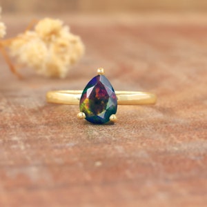 Birnen-Schwarz-Feueropalring, minimalistischer Ring Opal, natürlicher Feueropal-Goldring, Jubiläumsring, Verlobungsring, Oktober Geburtssteinring