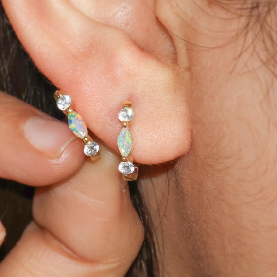 Orecchini a cerchio rotondi classici con opale di fuoco blu imitazione femminile per accessori da donna Regalo di gioielli per fidanzamento nuziale – acquista a prezzi convenienti sul marketplace