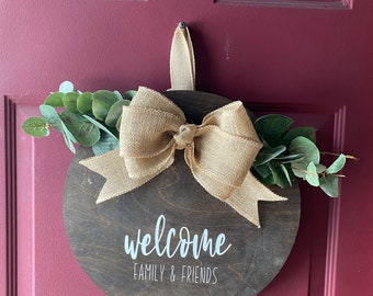 Welcome friends and family sign, Welcome friends and family door sign, Welcome friends entry way, Door wreath, Door hanger, Housewarming