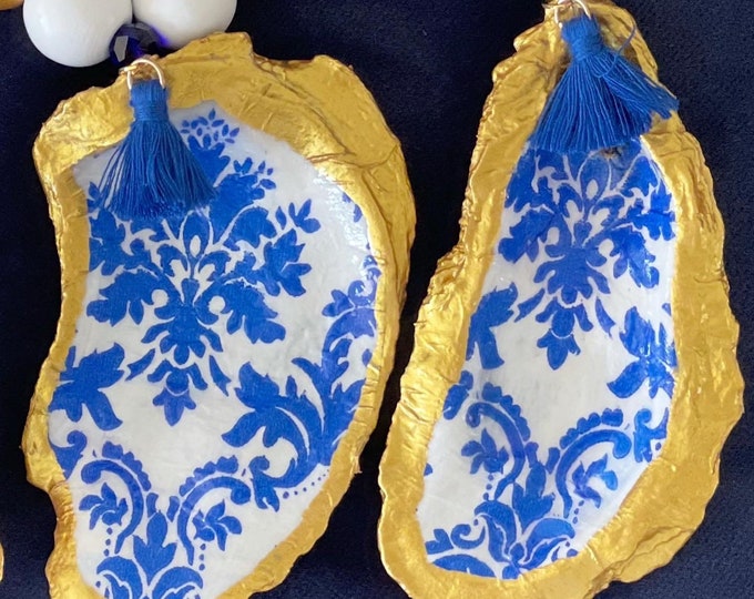 MONOGRAMMED - Set of Blue Damask Oyster Shell Napkin Rings