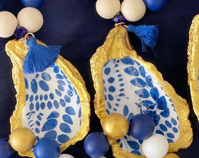 MONOGRAMMED - Set of Blue Dots Oyster Shell Napkin Rings