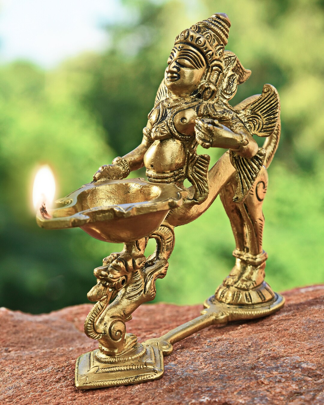 Purpledip Brass Garuda Aarti: Rare Collection Vishnu Vahana Varadaraja Perumal Oil Lamp Diya (11754