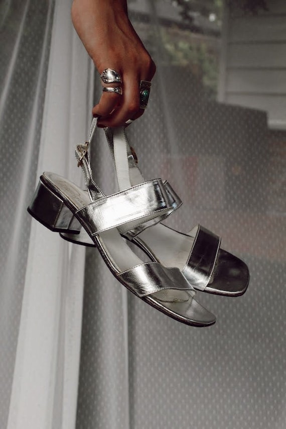 1970s Deadstock Sz. 7 Pappagallo Silver Sandals