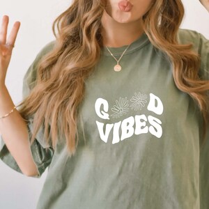 Good Vibes svg, Retro svg wavy letter svg png sublimations designs, 70er Trippy svg Positive Hippie Tshirt Design svg für Cricut Blumen svg