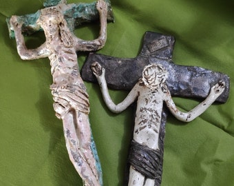 Crucifix Jesus in colored ceramic vintage artistic furniture sacred cross handmade wall decoration Catholic Christian original Italian