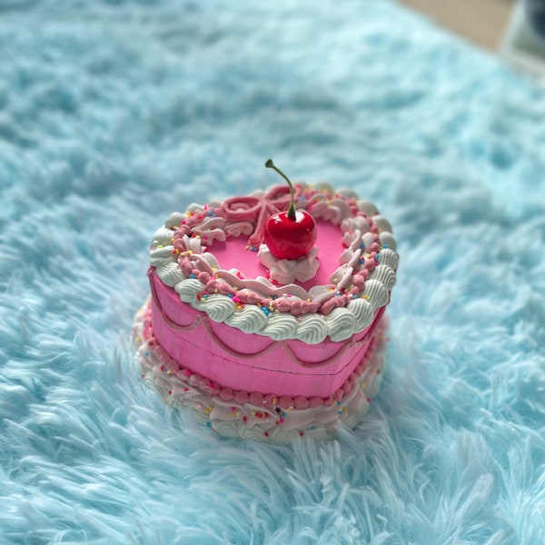 Faux Cake Jewelry Box (Pink)