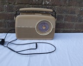 Vintage Bush TR-82 97 quot Antique quot Portable Retro Transistor Radio Beige