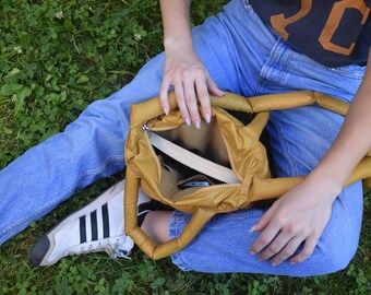 無料配送 ★ THEAIRTOWN ★ dope big shoulder bag_5 color Gold Color Puff Bag | Mid-size | Versatile and Stylish