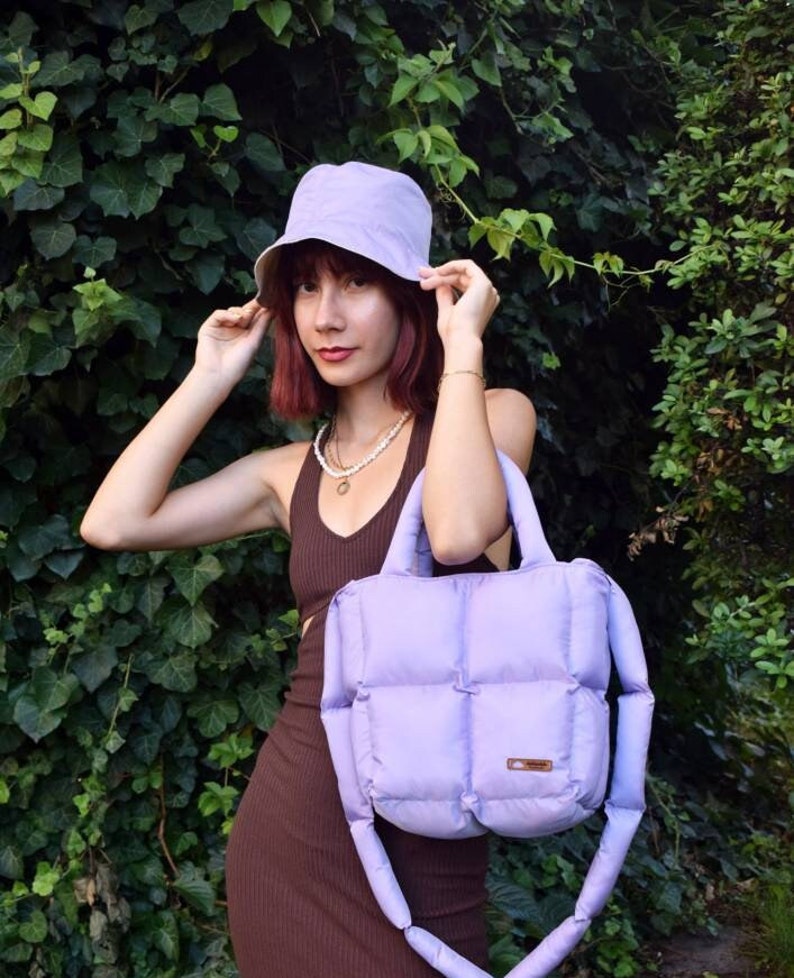 Puffer bag in color lilac, water resistant puffy pillow bag, handmade quilted tote bag, padded square bag image 3
