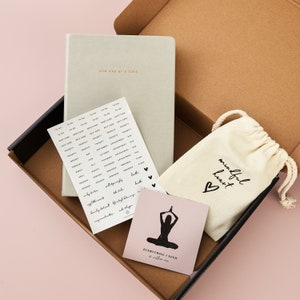 Scatola regalo di cancelleria personalizzata per planner - Planner giornaliero + biglietti di affermazione + fogli di adesivi / regalo personalizzato