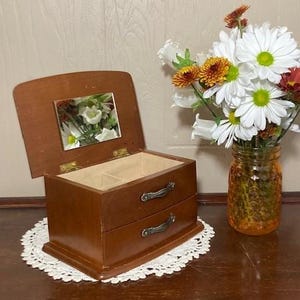 Vintage Jewelry Box ~ 2 Tier Wooden Jewelry Box ~ Small Jewelry Chest ~ 80s Cream Flocked Jewelry Organizer ~ Jewelry Storage ~ Dresser Box