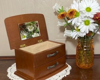 Vintage Jewelry Box ~ 2 Tier Wooden Jewelry Box ~ Small Jewelry Chest ~ 80s Cream Flocked Jewelry Organizer ~ Jewelry Storage ~ Dresser Box