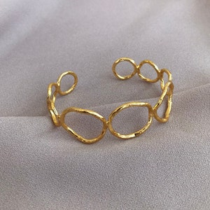 NEW ! Circle Design Cast Gold Bracelet, Handmade Bronze Bracelet, Modern Cuff Bracelet, Gift for Lover, Mother&#39;s Day Gift