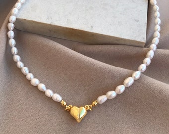 Magnetic Closure Heart Natural Pearl Design Necklace