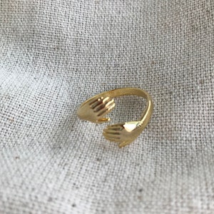 Gold Elegant Hand Ring, Hugging Hand Ring, Meeting Hands Gold Ring, Christmas Gift, Special Day Gifts, Mother's Day Gift, Gift for Her