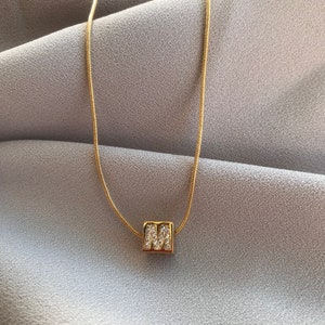 Collar con letra de cubo de circón, cadena de oro con inicial, personalizado, regalo especial, regalo para el Día de la Madre, regalo familiar, regalo para ella.