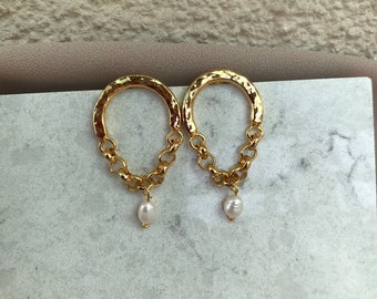 Echte barocke weiße Perlen Ohrringe, Gold Halbkreis Kette Ohrringe, 24K Gold elegante Ohrringe, Muttertagsgeschenk, Geschenk für sie, einzigartiges Geschenk
