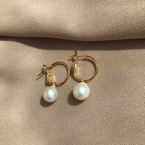 NEW! Mini Baroque Pearl Hoop Earrings, Fine Gold Hoop Earrings, Irregular Baroque Pearl Hoop Earrings, Gift for Her, Mother&#39;s Day Gifts