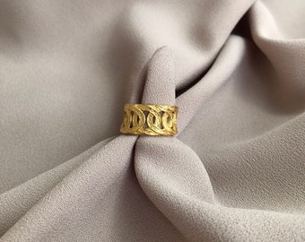 Anillo ajustable con diseño de cadena dorada